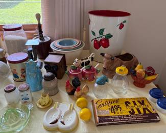 VINTAGE KITCHENWARE