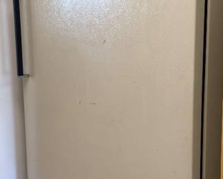 UPRIGHT FREEZER