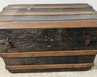 ANTIQUE TRUNK