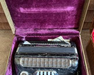 VINTAGE LO DUCA BROS ACCORDION