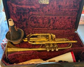 ANTIQUE TRUMPET