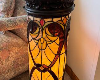 TIFFANY STLYE PEDESTAL LIGHT FIXTURE