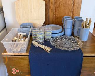 SMALL KITCHEN TABLE
