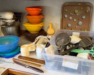 TUPPERWARE & MORE
