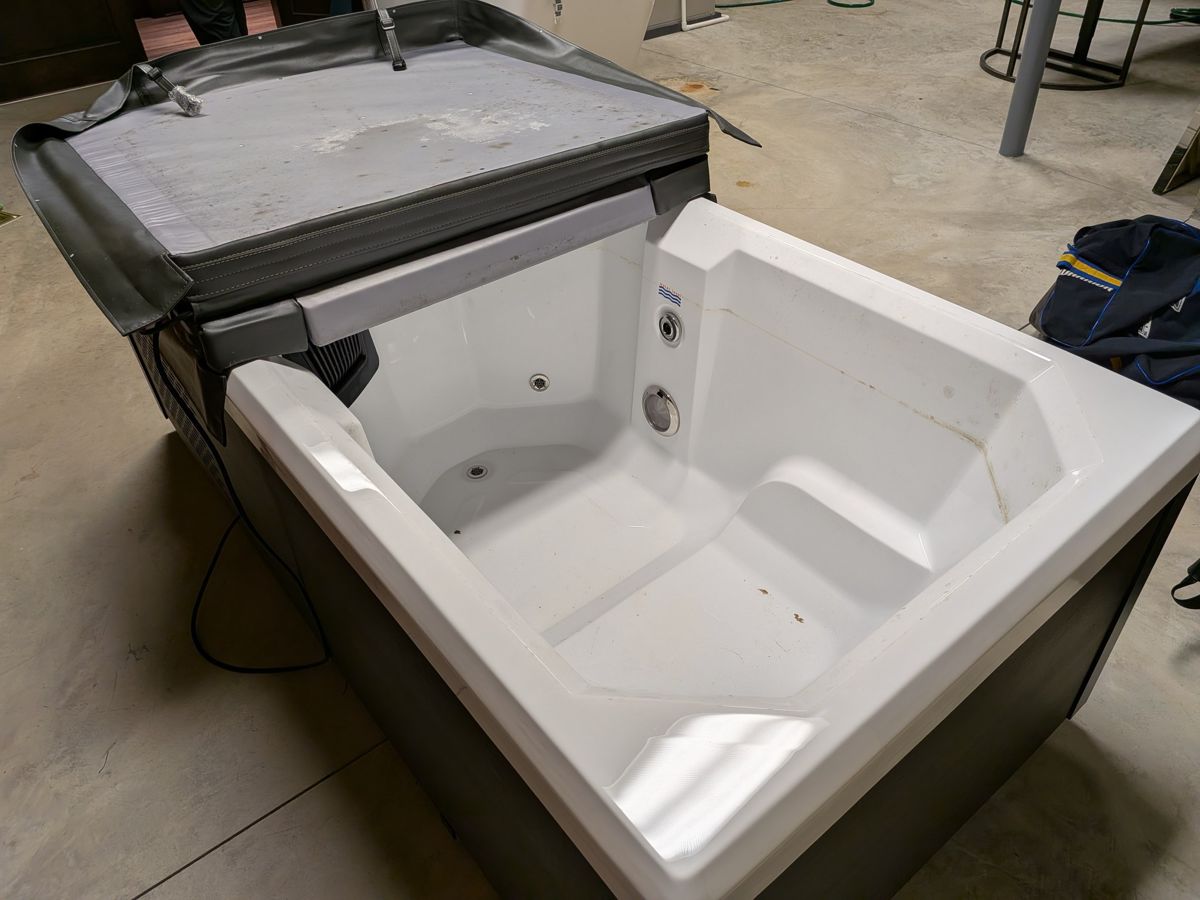 $2200 - IDEAL SPA PLUNGE COLD/HOT PLUNGE TUB MODEL AY200-1P - 86" L x 42" W x 32" H WITH COVER OFF
