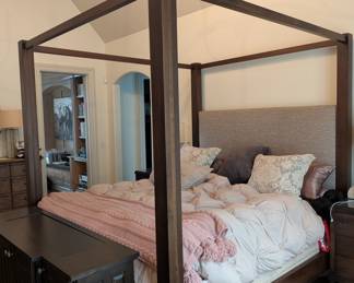 CALIFORNIA KING 4 POSTER BED - 80"W x 31"H (TOP OF MATTRESS), 92"H (TOP OF 4 POSTER) - COMES WITH BOX SPRING ONLY