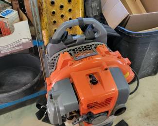 Backpack leaf blower