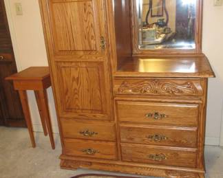 Beautiful solid oak wardrobe with mirror. It is cedar lined