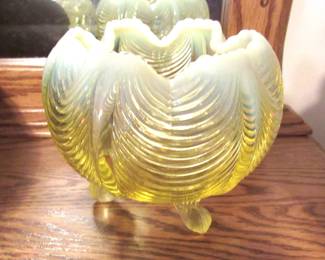 Fenton uranium glass