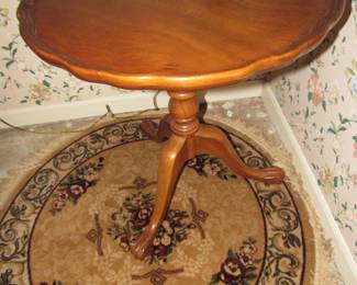 Piecrust tilt-top table