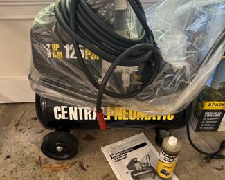 2HP 8 Gal 125 PSI Air Compressor