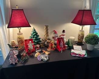 Check out the porcelain lamps in the Christmas room!