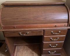 Roll top desk with working lock and key