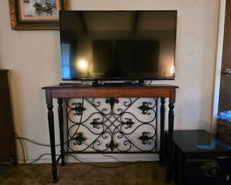 Sharp Aquos 43in LED tv