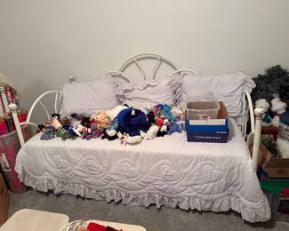 Daybed with trundle