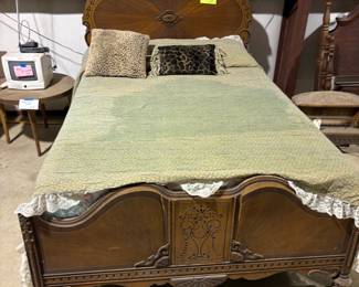 FULL SIZE ANTIQUE BED.