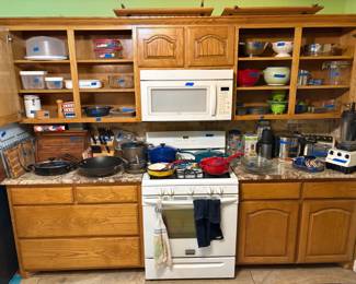 LOTS OF KITCHEN ITEMS