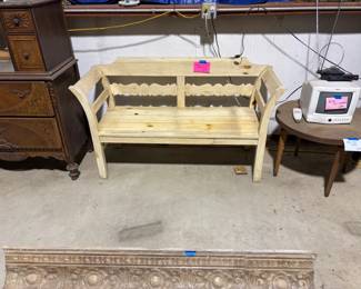 NICE ORNATE WOODEN BENCH, SIDE TABLE AND SMALL TV.