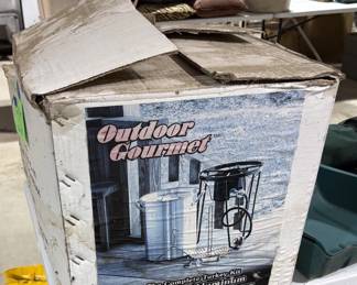 2 BOX SET TURKEY COOKER AND BASKET.