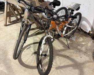 2 NICE BIKES MONGOOSE AND SCHWINN