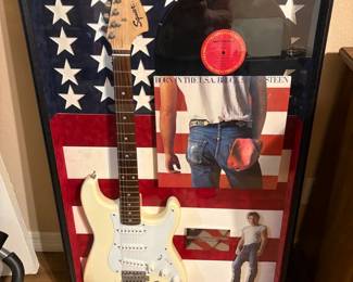 AUTOGRAPHED BRUCE SPRINGSTEEN GUITAR AND ALBUM BORN IN THE USA.AWESOME
