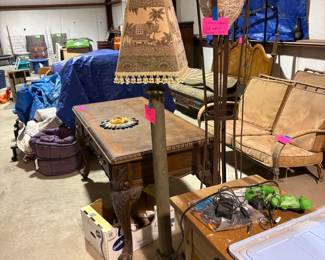 2 WONDERFUL FLOOR LAMPS.