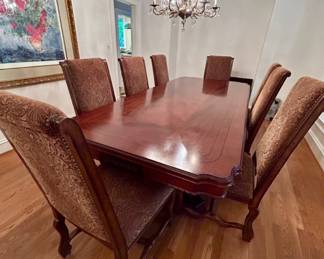 Bernhardt 9-Piece Dining Suite With Table Pads