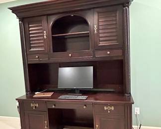 Executive Home Office Desk & Hutch