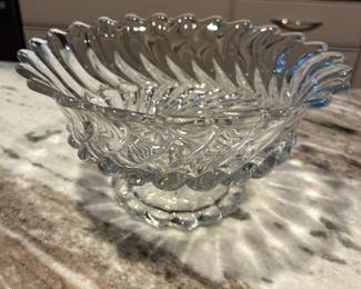 Elegant Clear Glass Pedestal Serving Bowl