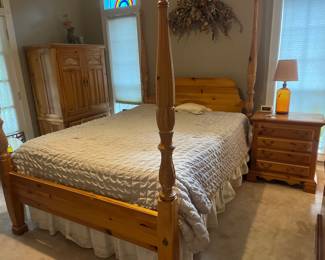 Queen poster bed