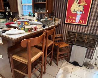 Barstools, desk