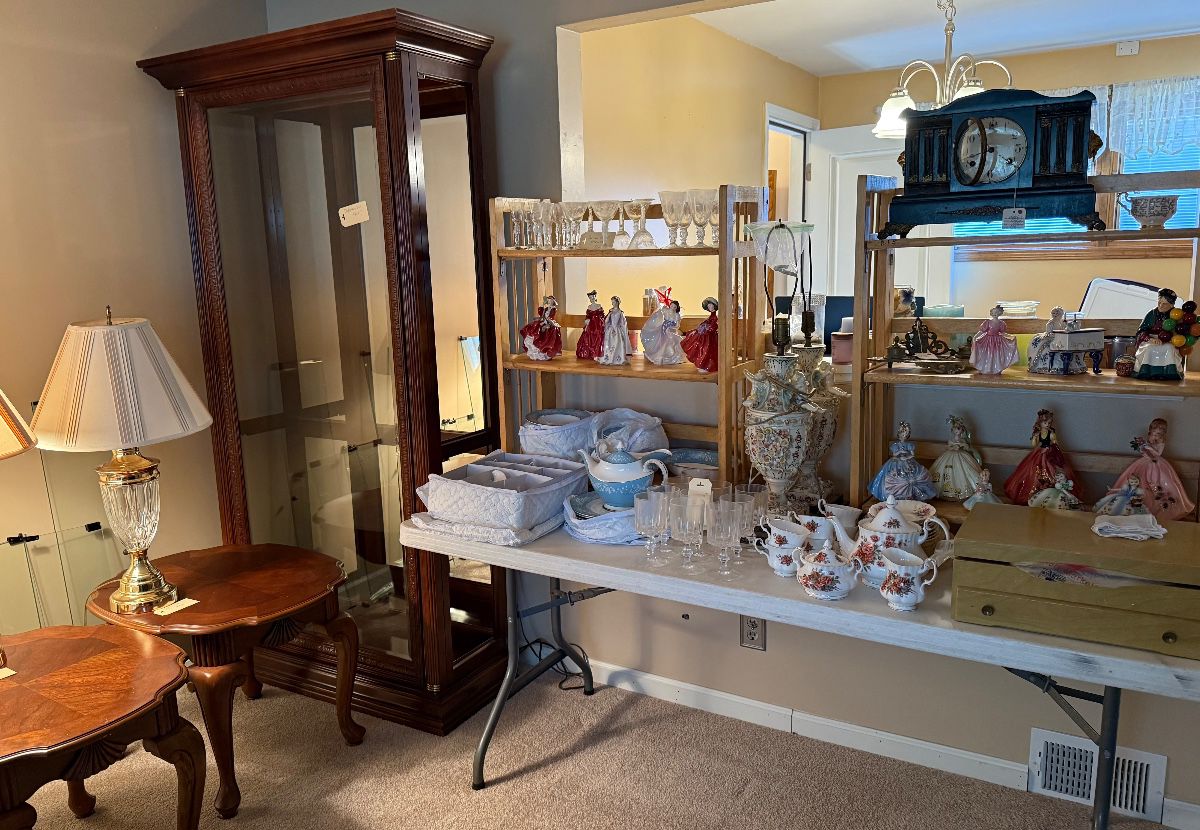 Royal Doulton and Josef figurines, capodimonte lamps, Duncan etched glass