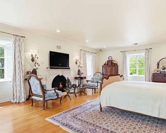 Glamorous bedroom