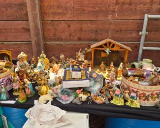 Vintage Nativity Scenes & Pieces (ie:Fontanini)