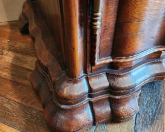 Antique server-base corner detail