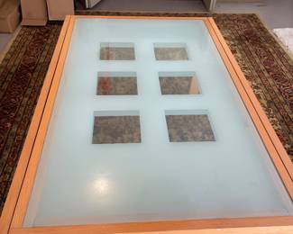 Expandable dining table