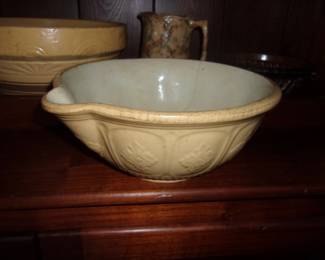 Vintage Pottery Bowl w/Spout