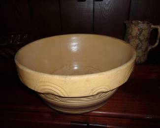 ROSEVILLE, OHIO Pottery Bowl