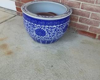 Large ceramic pot