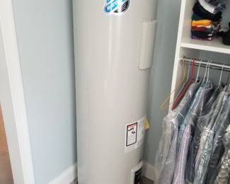 Electric hot water heater