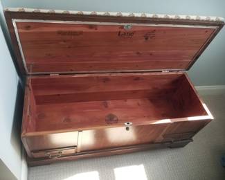Lane Hope chest - cedar interior