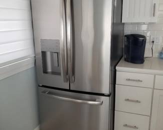 GE model GFE24JSKNFSS refrigerator