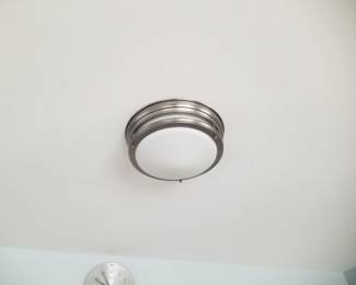 Light fixture