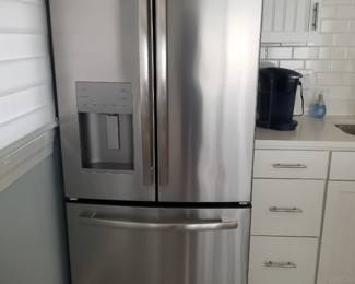 GE model GFE24JSKNFSS refrigerator