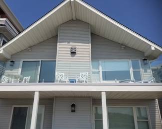 Glass panel railing system