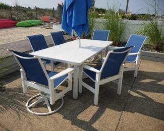 Polyresin dining set seats 6 - 2 swivel captain's chairs; 4 side chairs; rectangular umbrella