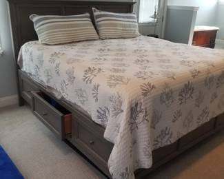 King bed with storage drawers