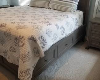 King bed with storage drawers
