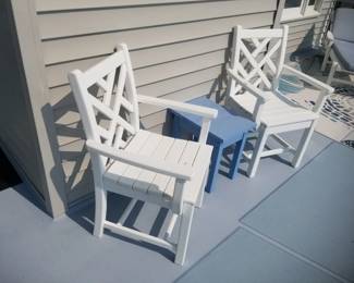 Polyresin chairs complete dining set. Accent table