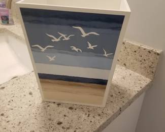 Seagull motif wastebasket